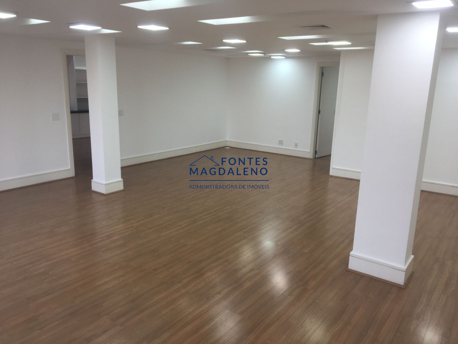 Conjunto Comercial-Sala para alugar com 10 quartos, 350m² - Foto 28