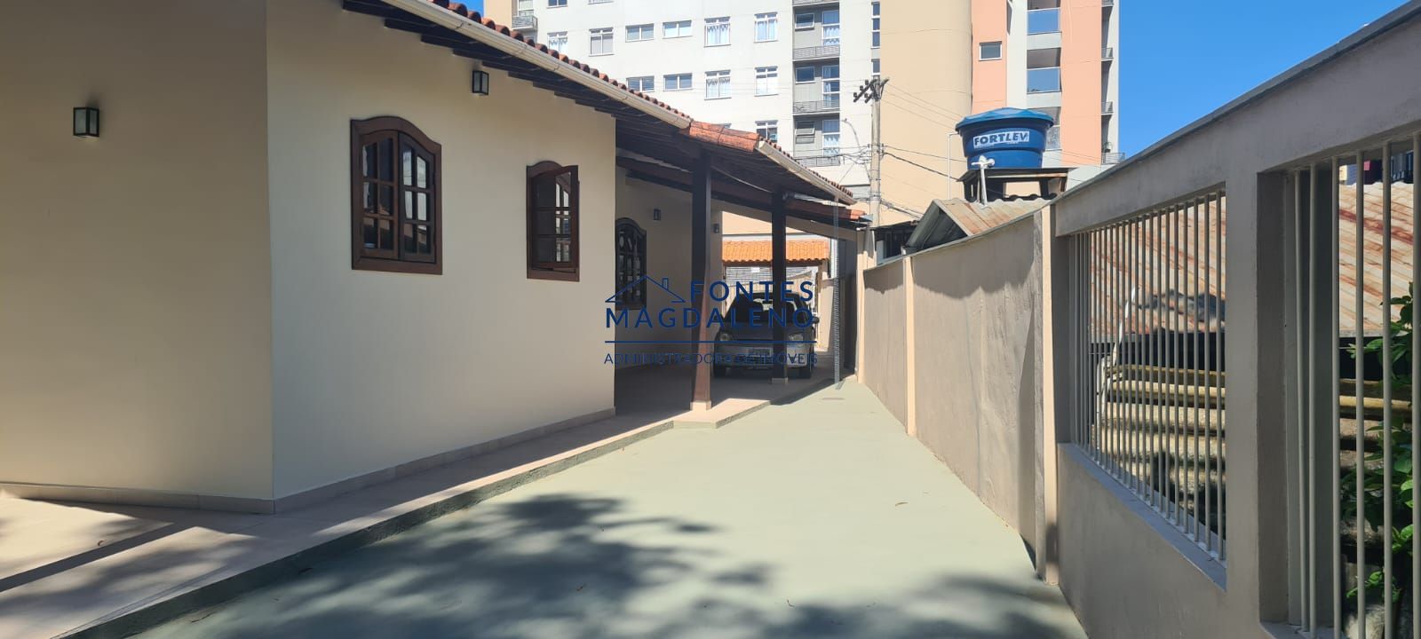 Casa à venda com 3 quartos, 246m² - Foto 11