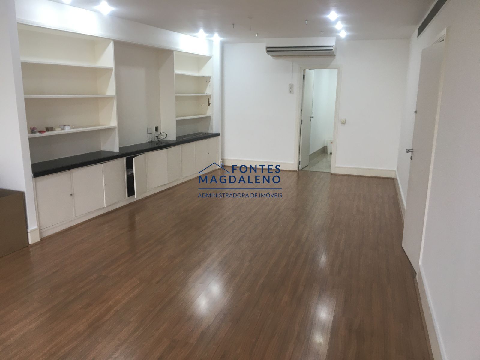 Conjunto Comercial-Sala para alugar com 10 quartos, 350m² - Foto 33