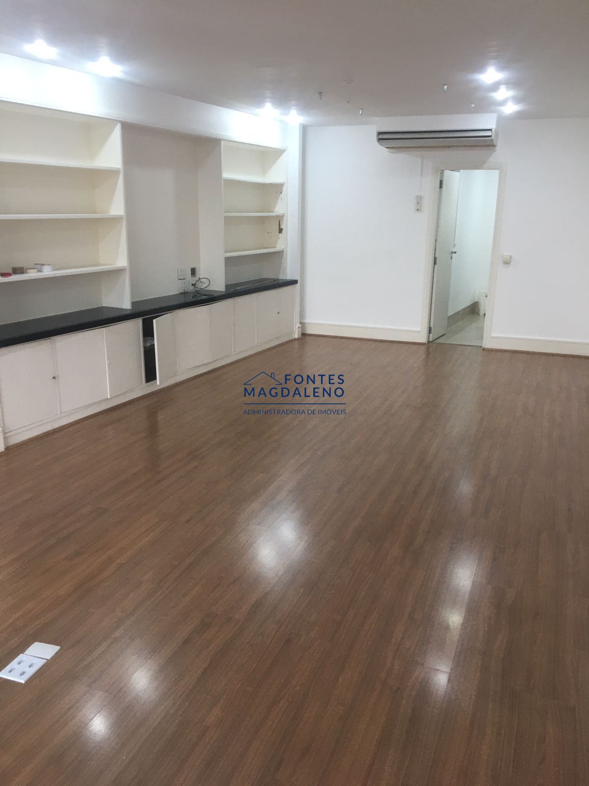 Conjunto Comercial-Sala para alugar com 10 quartos, 350m² - Foto 34