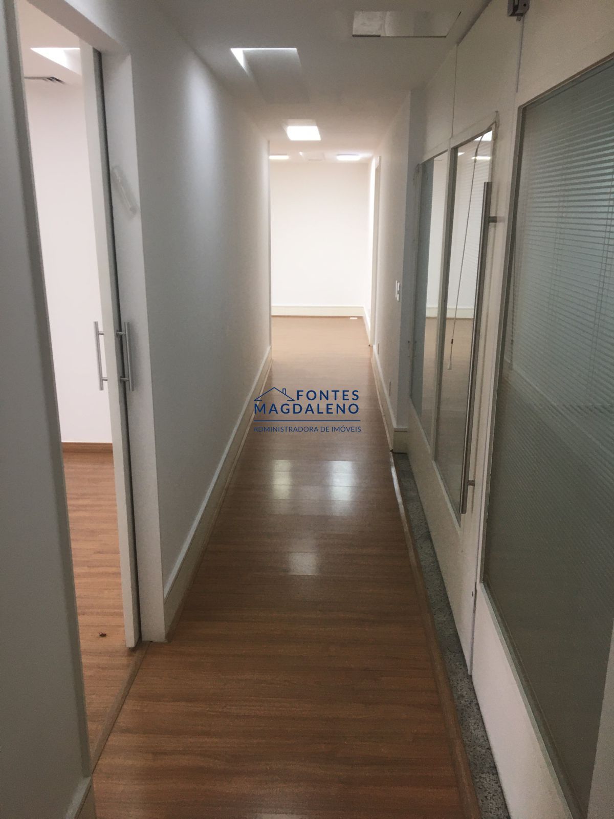 Conjunto Comercial-Sala para alugar com 10 quartos, 350m² - Foto 17