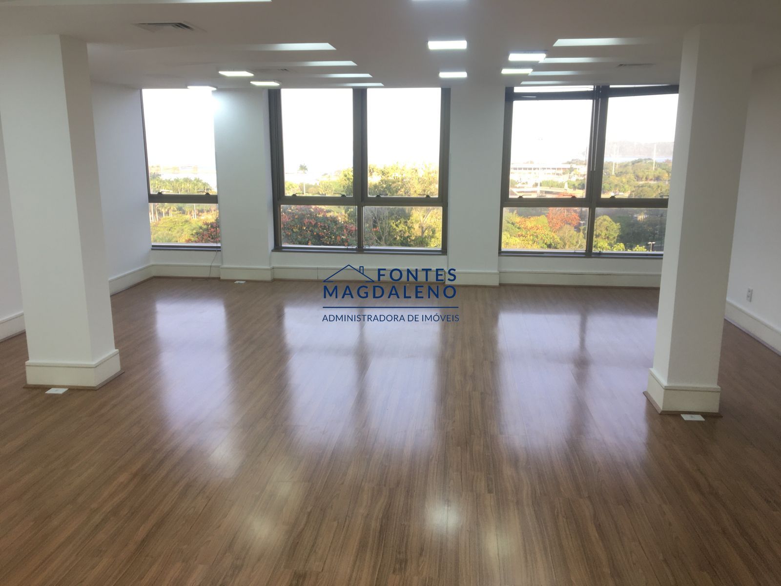 Conjunto Comercial-Sala para alugar com 10 quartos, 350m² - Foto 24