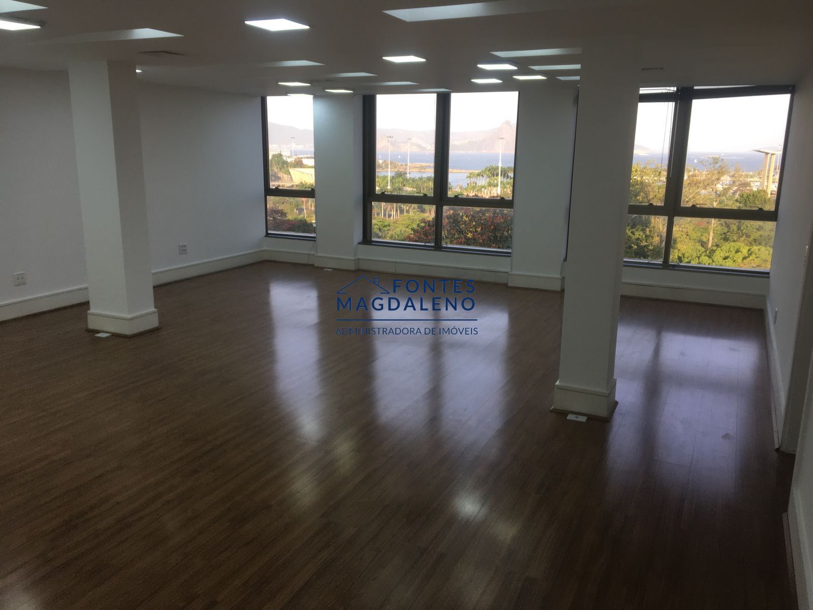 Conjunto Comercial-Sala para alugar com 10 quartos, 350m² - Foto 26