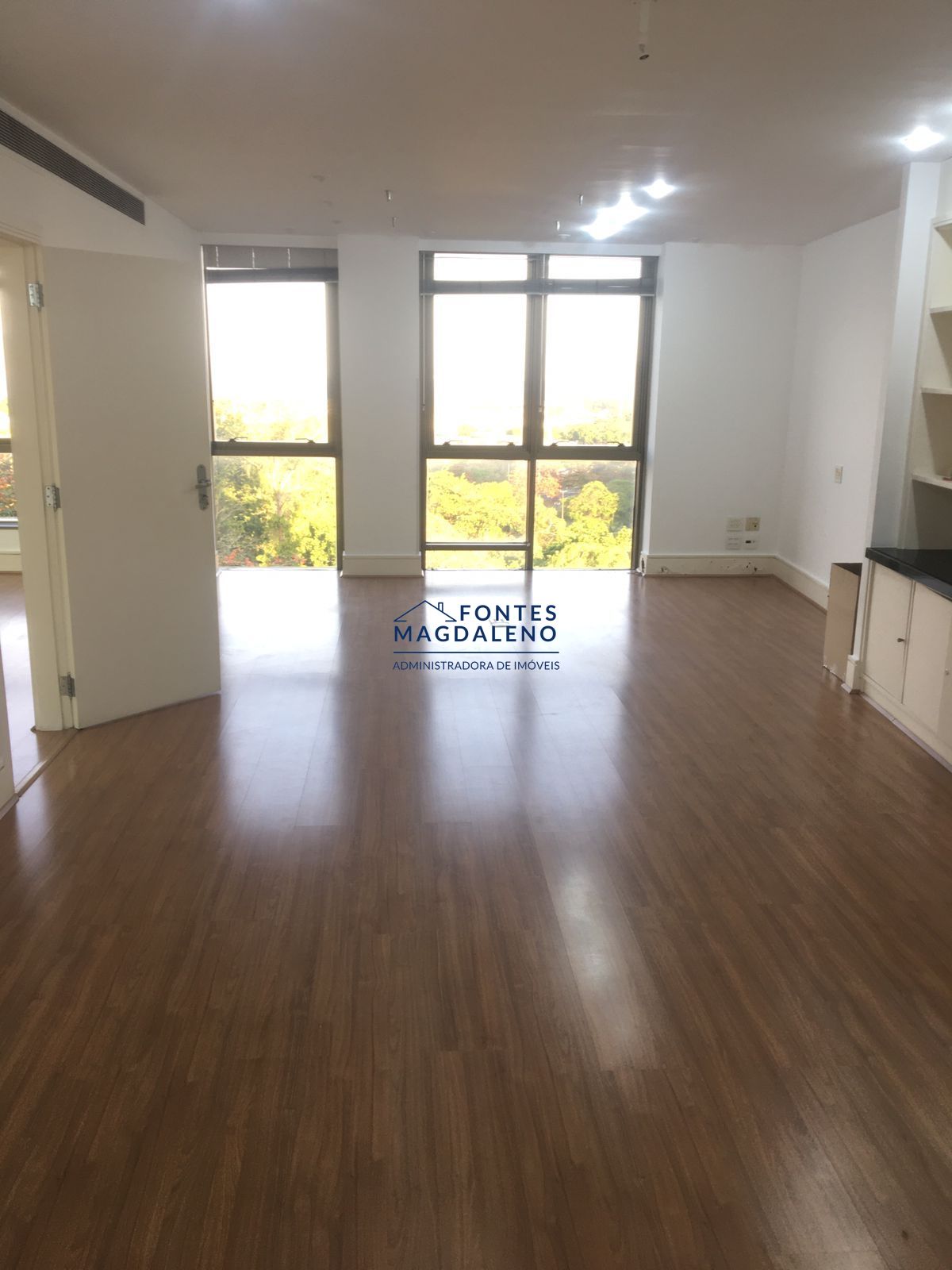 Conjunto Comercial-Sala para alugar com 10 quartos, 350m² - Foto 32