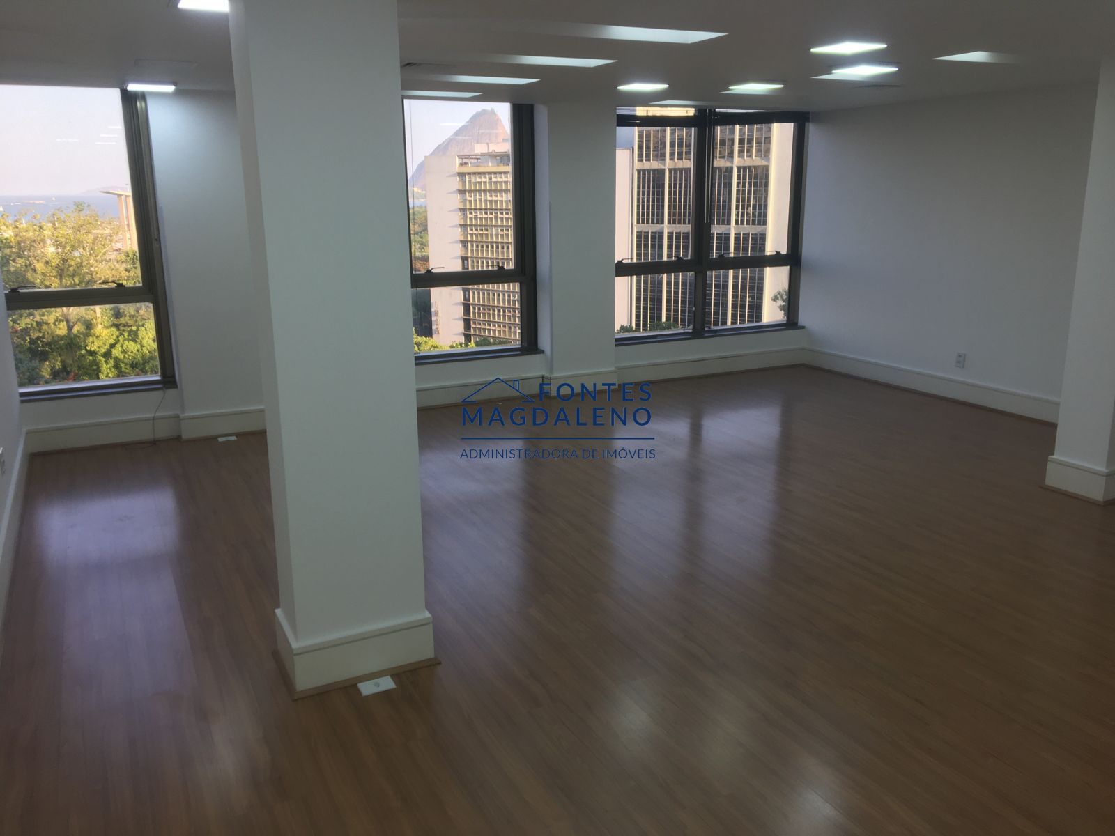 Conjunto Comercial-Sala para alugar com 10 quartos, 350m² - Foto 27