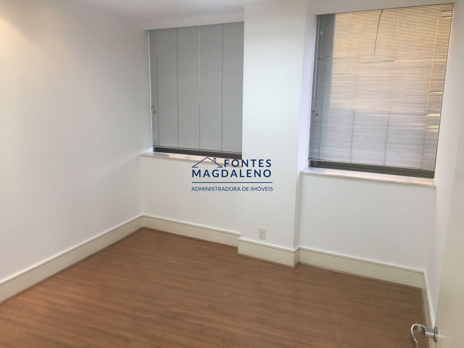 Conjunto Comercial-Sala para alugar com 10 quartos, 350m² - Foto 14