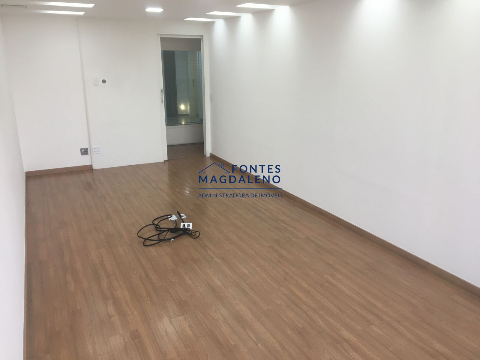 Conjunto Comercial-Sala para alugar com 10 quartos, 350m² - Foto 20