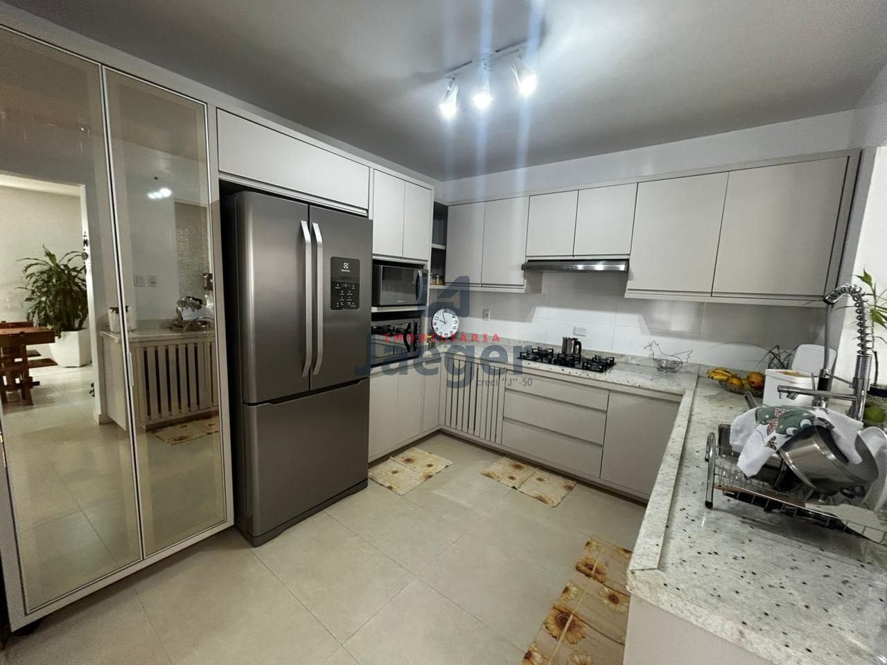 Casa, 3 quartos, 247 m² - Foto 1
