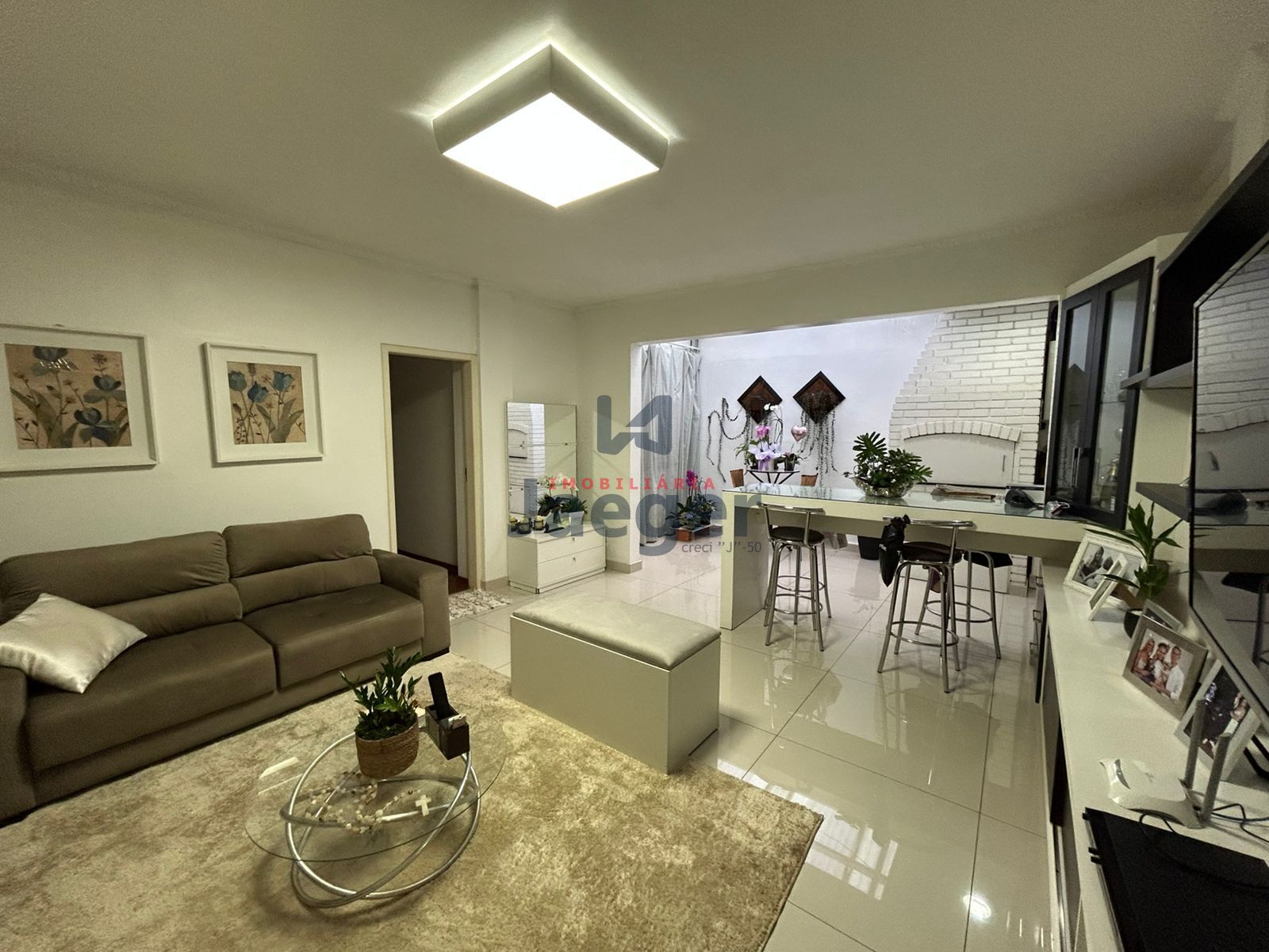 Apartamento à venda com 3 quartos, 145m² - Foto 2