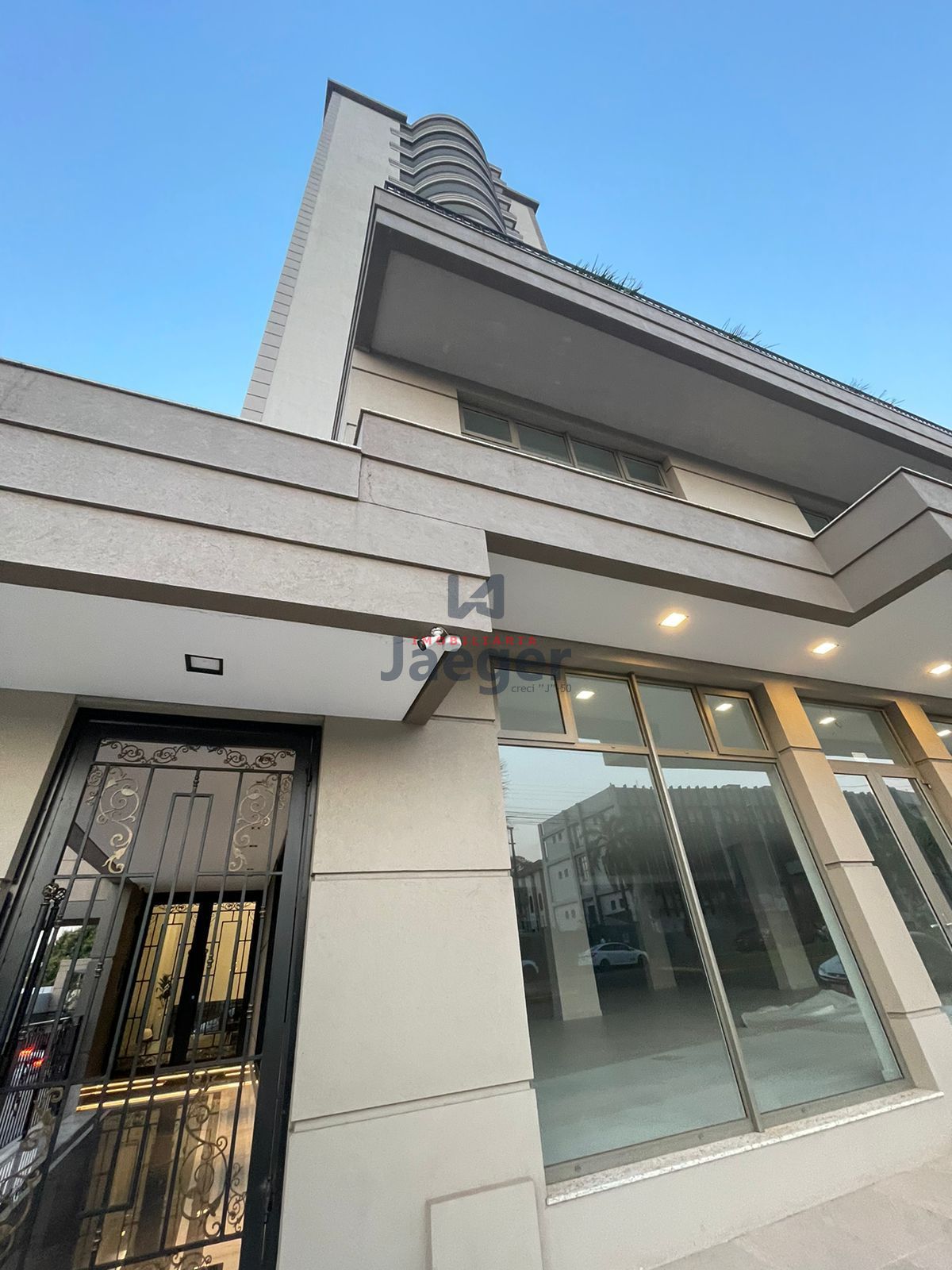 Apartamento à venda com 3 quartos, 298m² - Foto 2