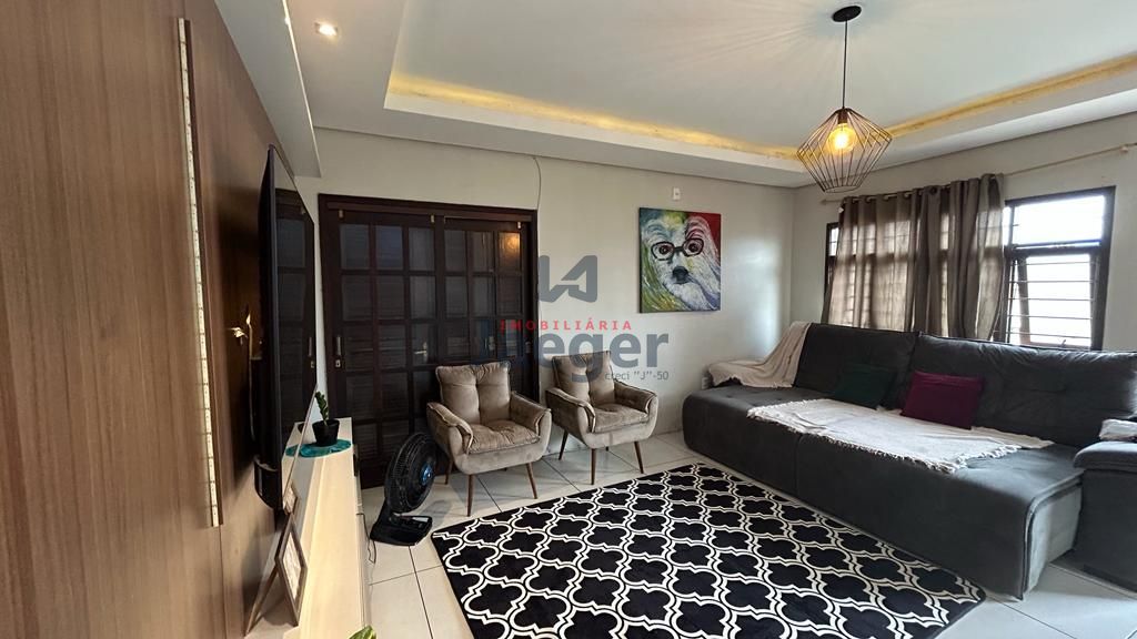 Casa à venda com 3 quartos, 136m² - Foto 1