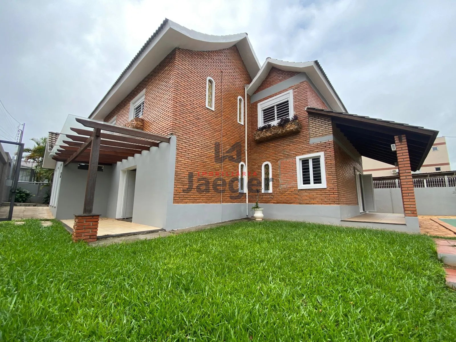 Casa, 5 quartos, 277 m² - Foto 1