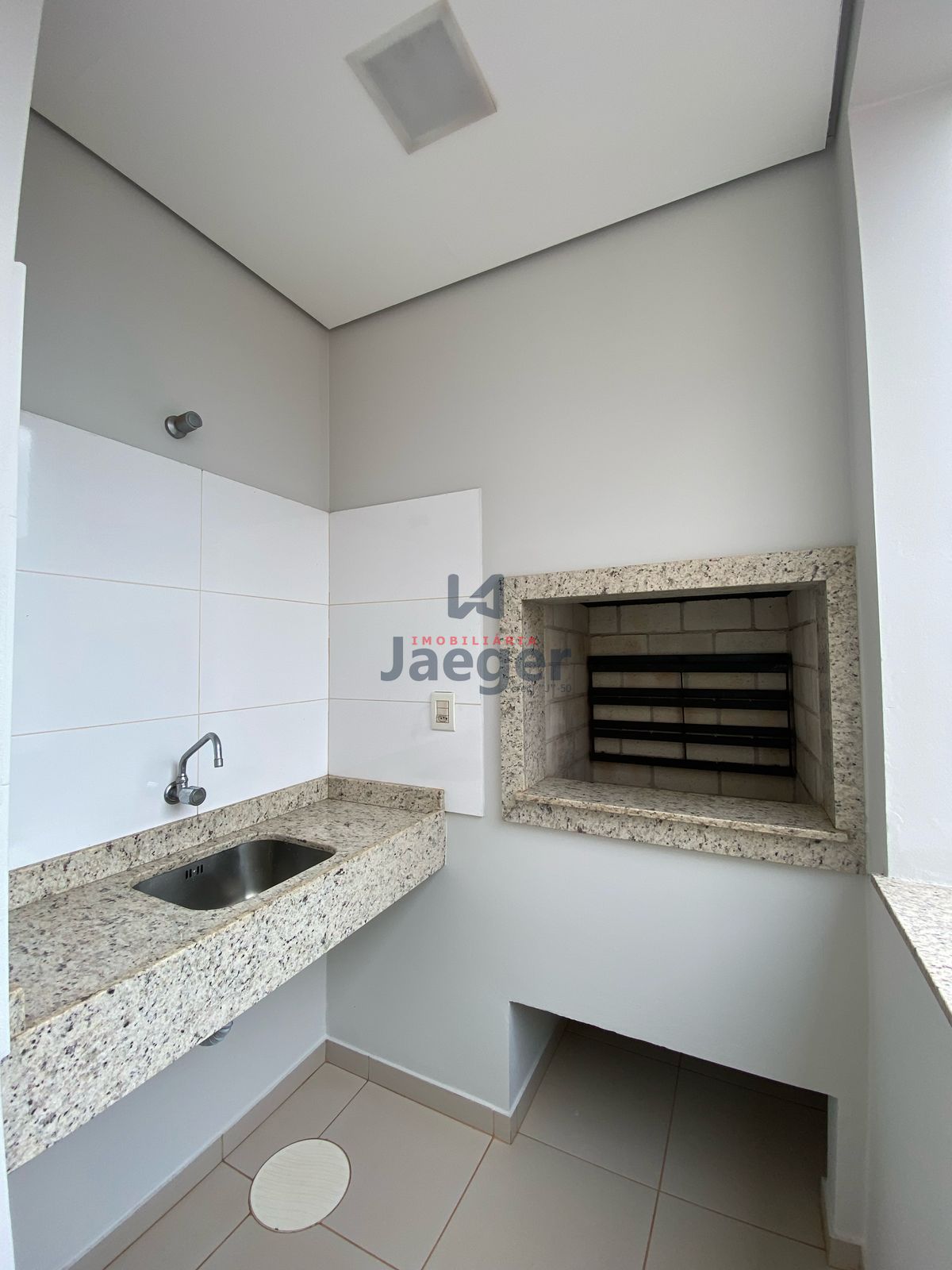 Apartamento para alugar com 2 quartos, 130m² - Foto 12