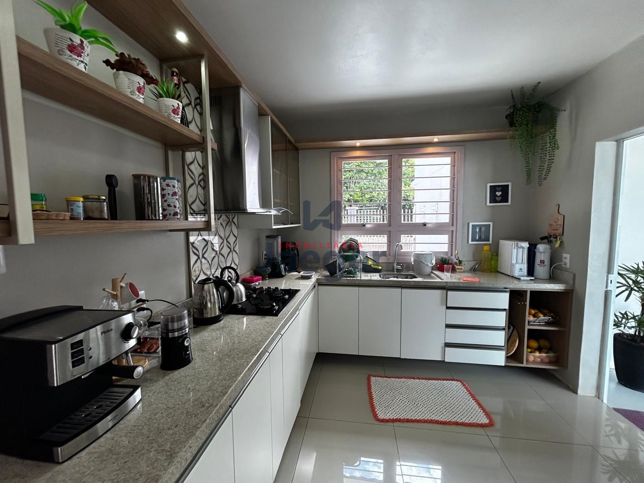 Casa à venda com 2 quartos, 140m² - Foto 2