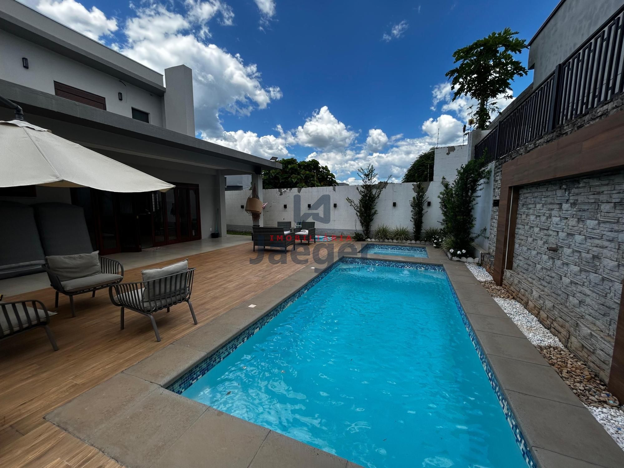 Casa, 4 quartos, 308 m² - Foto 1