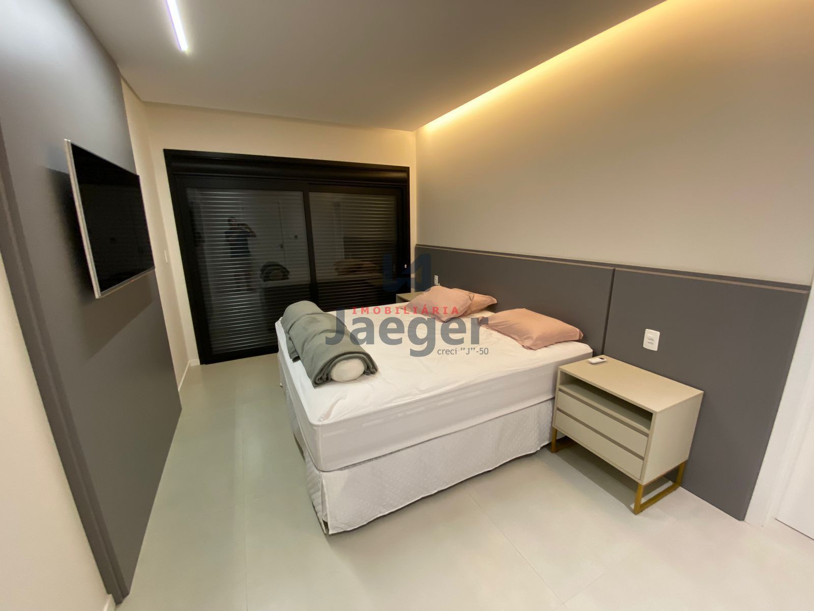 Casa à venda com 3 quartos, 261m² - Foto 2