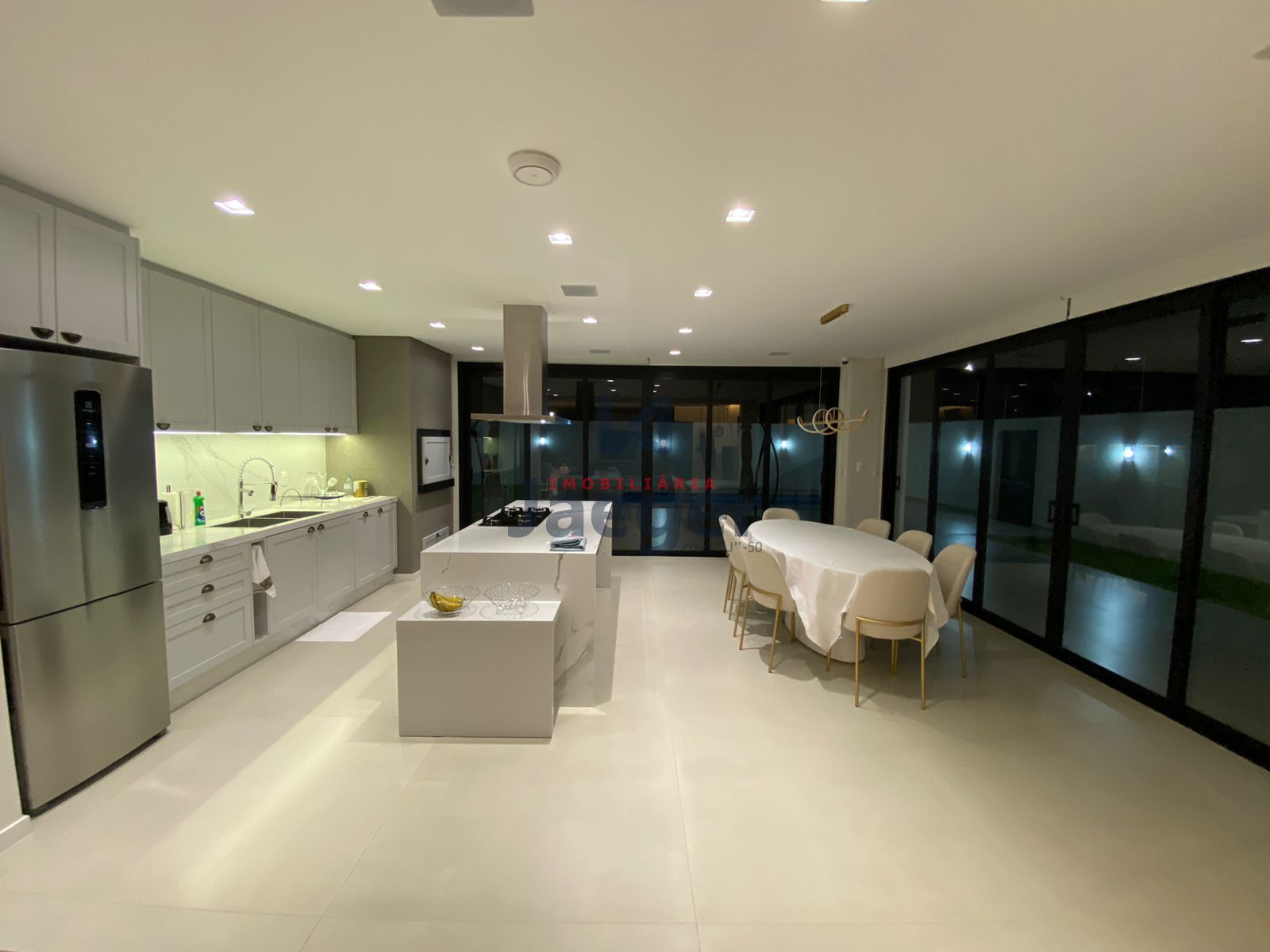 Casa à venda com 3 quartos, 261m² - Foto 5