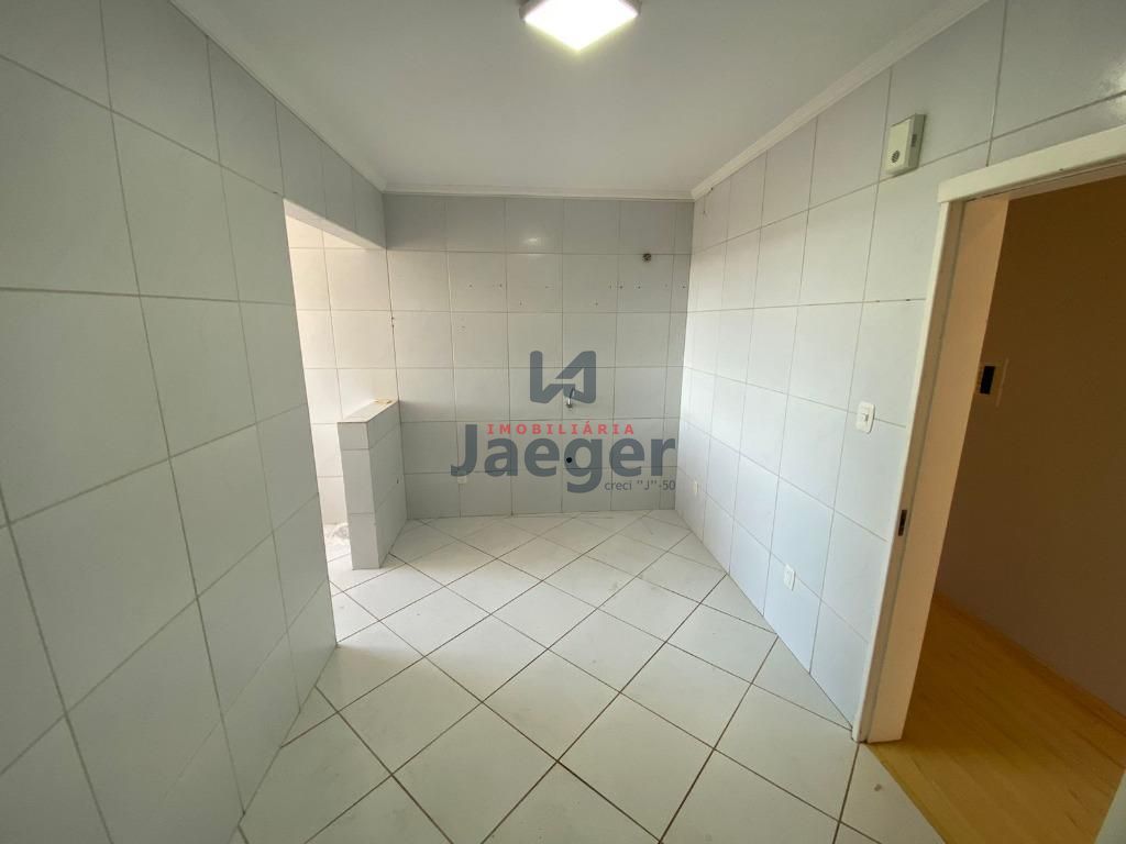 Apartamento à venda com 2 quartos, 75m² - Foto 2