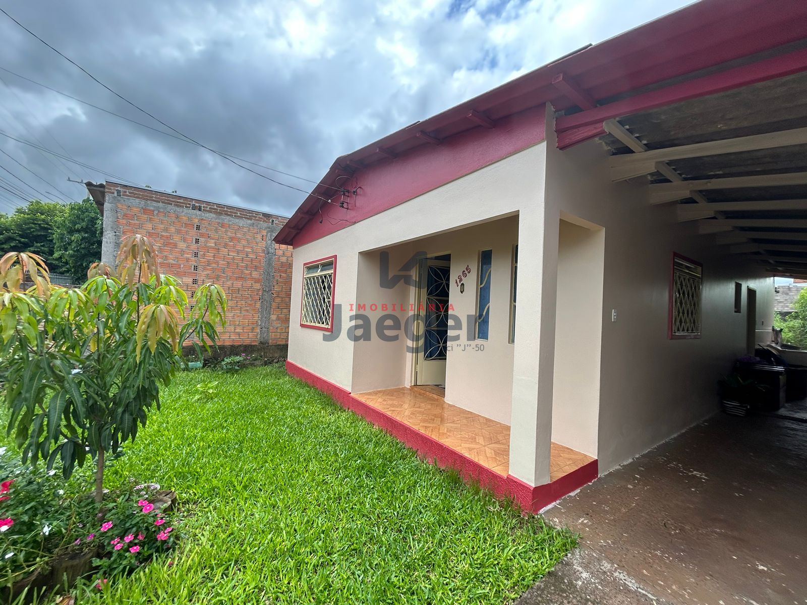 Casa à venda com 3 quartos, 88m² - Foto 1