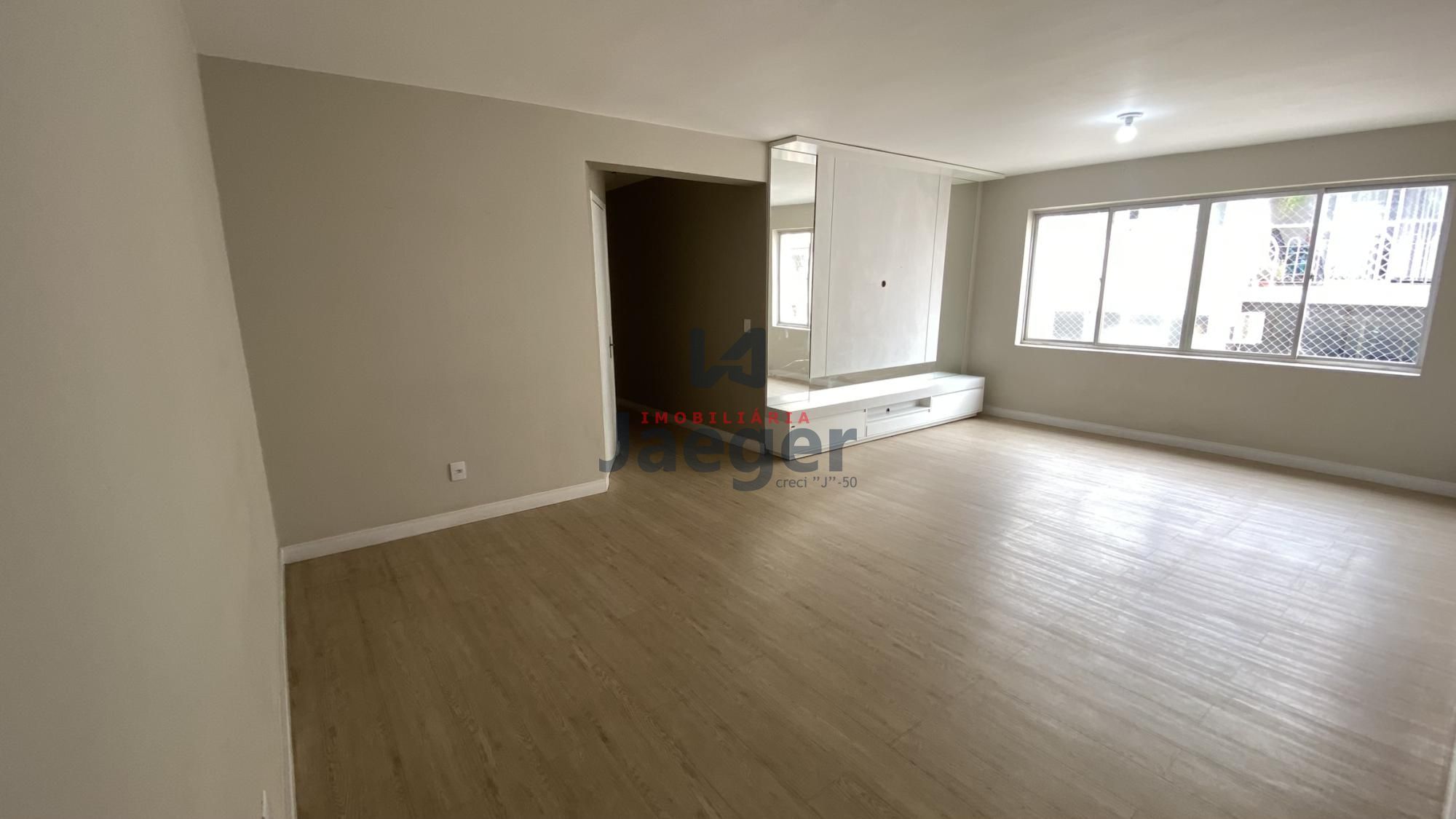 Apartamento à venda com 3 quartos, 124m² - Foto 2