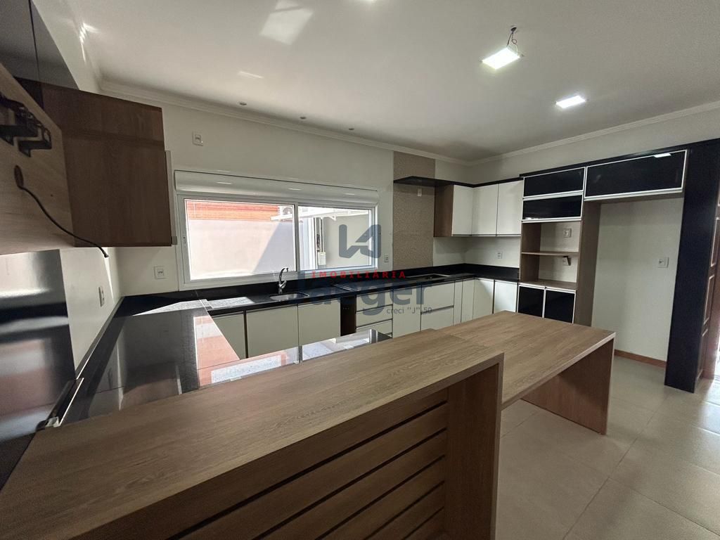 Casa à venda com 3 quartos, 175m² - Foto 7