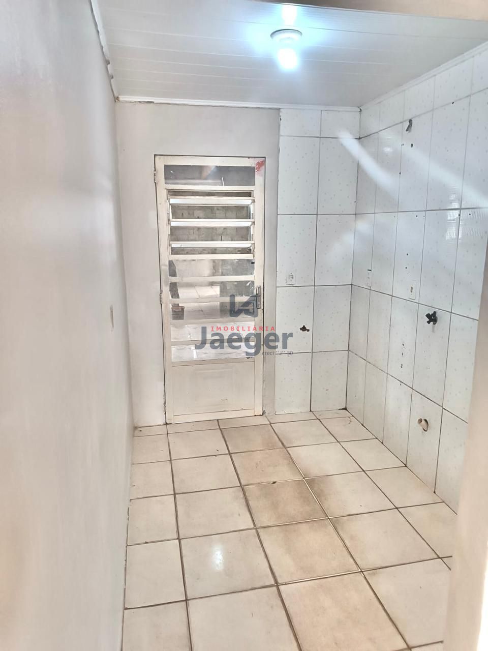 Casa à venda com 2 quartos, 65m² - Foto 3