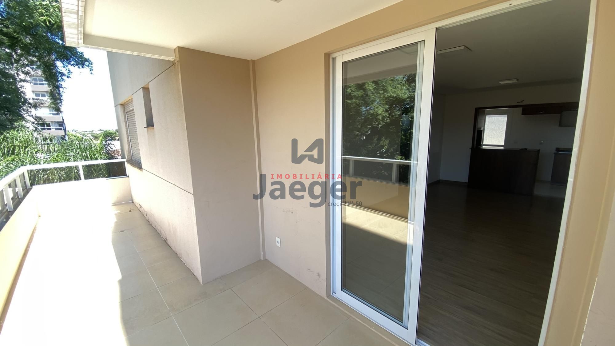 Apartamento à venda com 3 quartos, 176m² - Foto 2