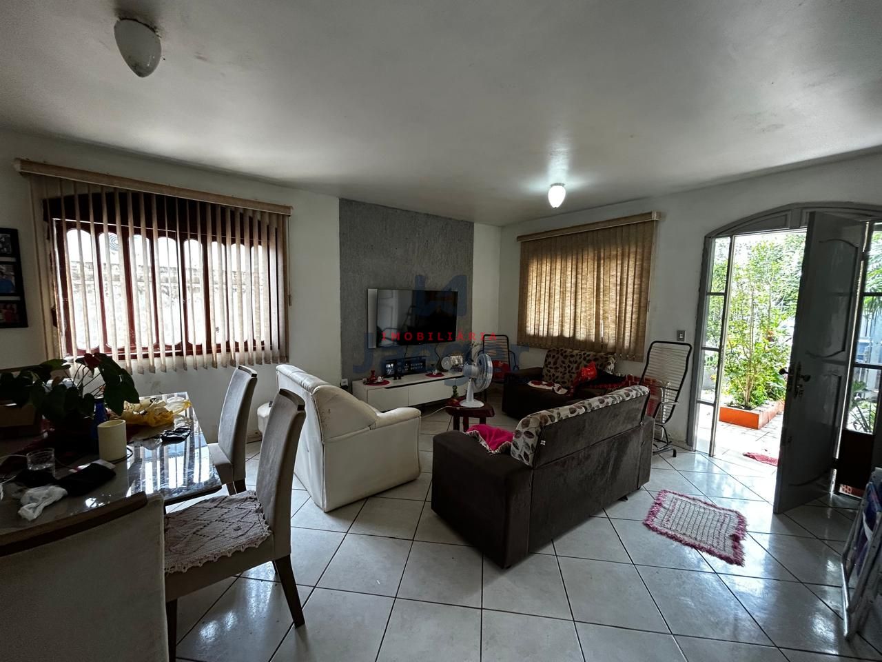 Casa à venda com 3 quartos, 106m² - Foto 2