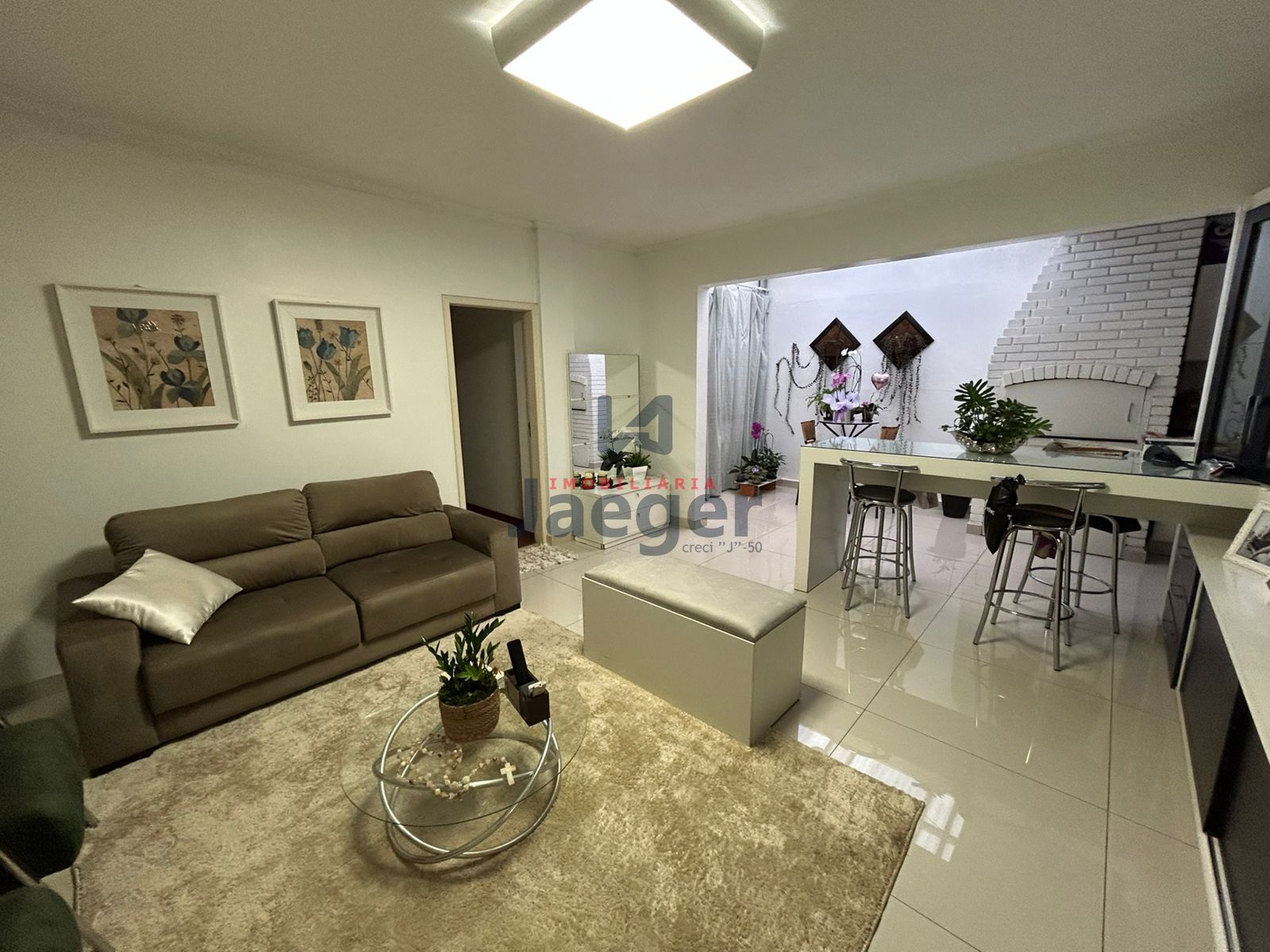 Apartamento à venda com 3 quartos, 145m² - Foto 1