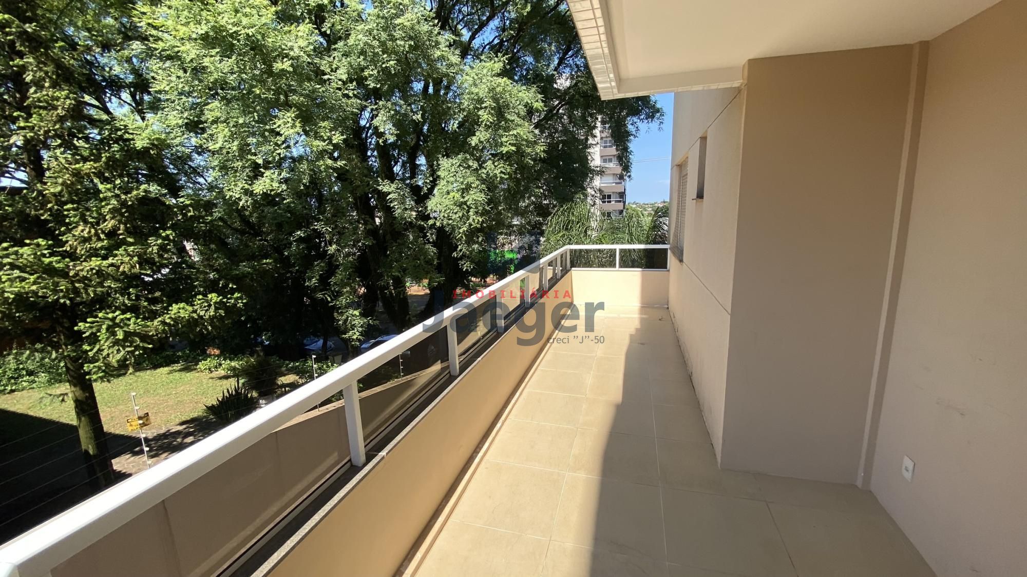 Apartamento à venda com 3 quartos, 176m² - Foto 3