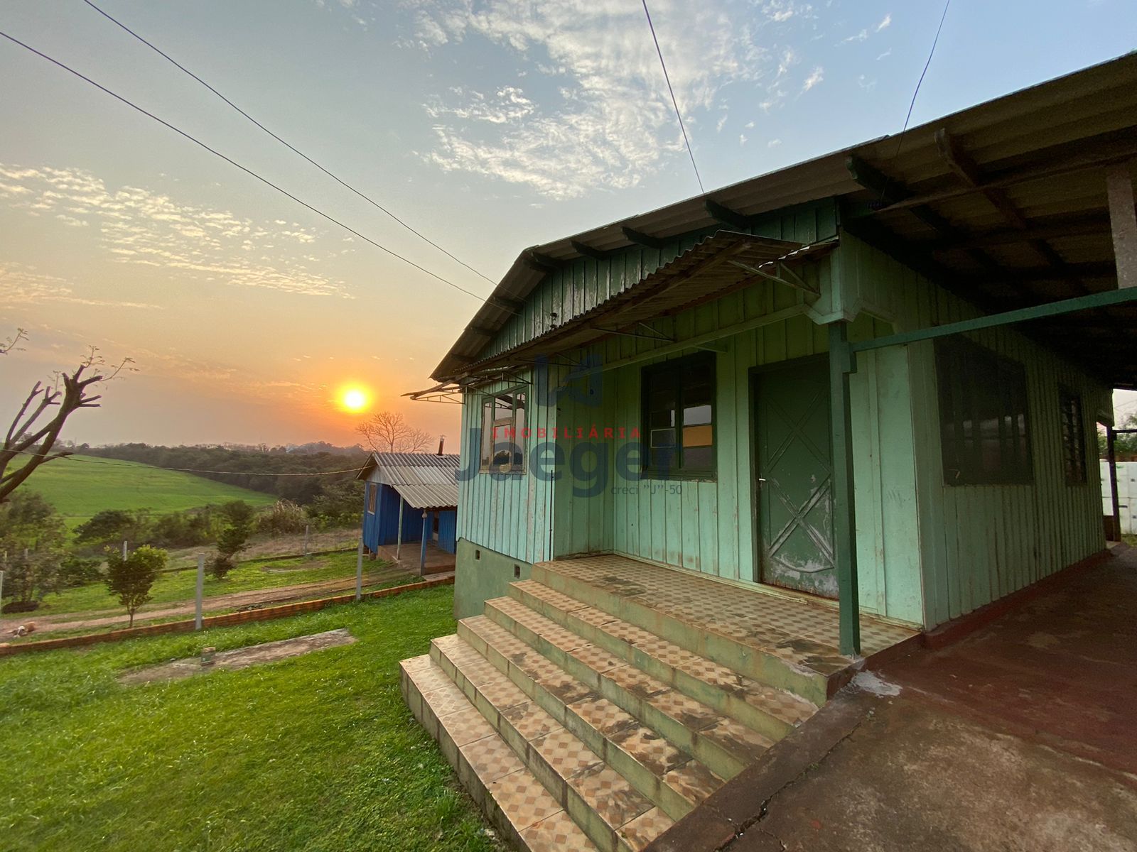 Casa à venda com 2 quartos, 80m² - Foto 1