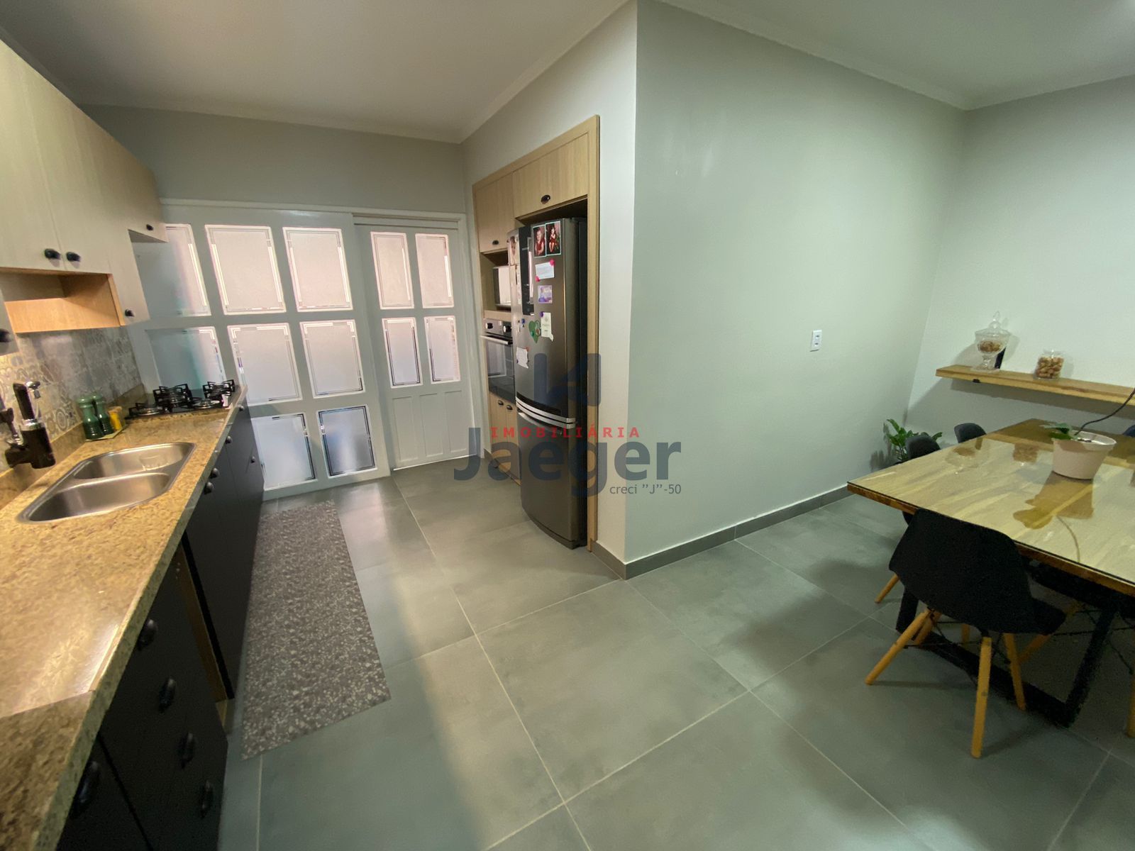 Apartamento à venda com 3 quartos, 142m² - Foto 3