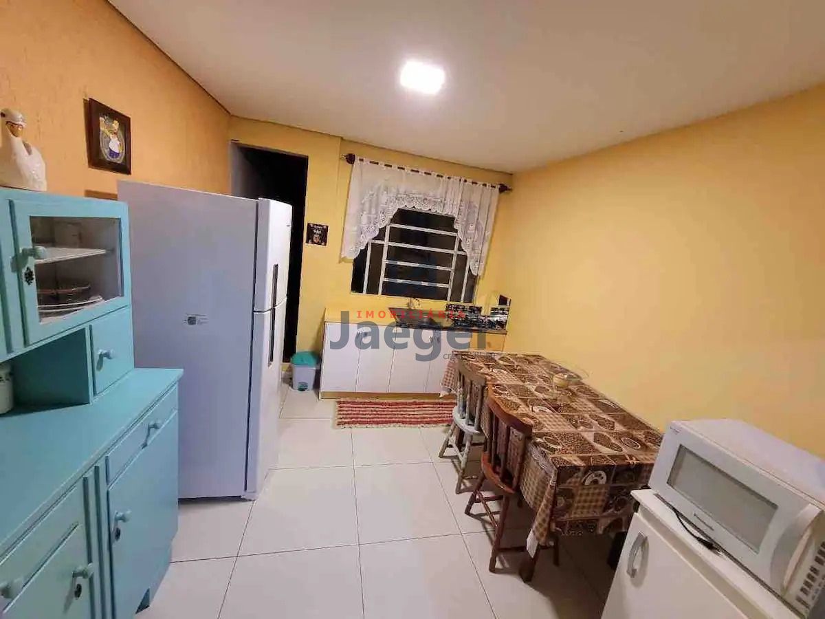 Apartamento à venda com 4 quartos, 230m² - Foto 4