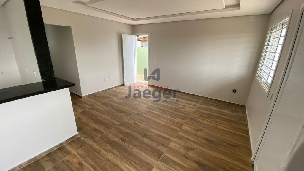 Casa à venda com 3 quartos, 138m² - Foto 1