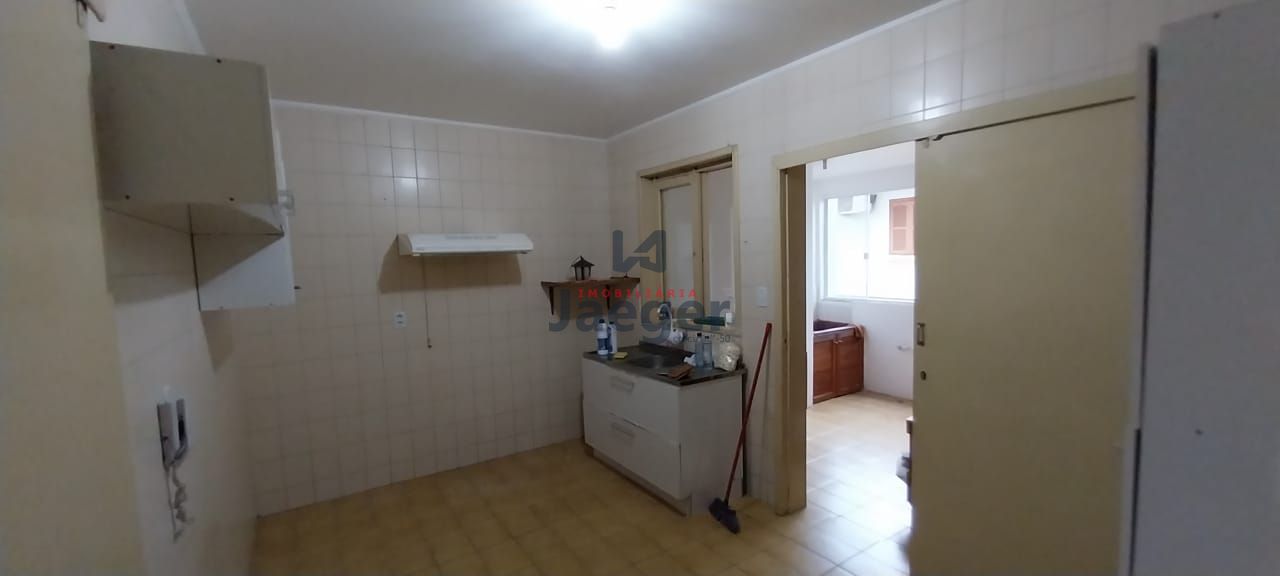 Apartamento à venda com 3 quartos, 130m² - Foto 4