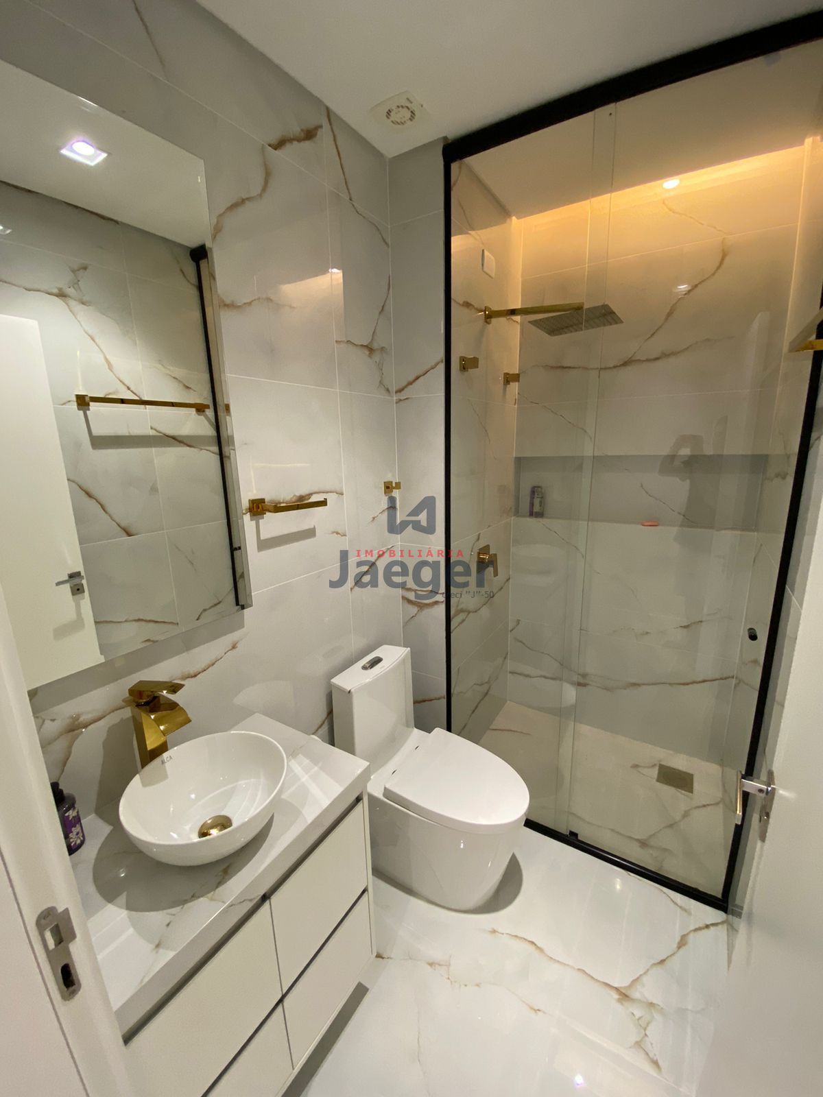 Casa à venda com 3 quartos, 261m² - Foto 1