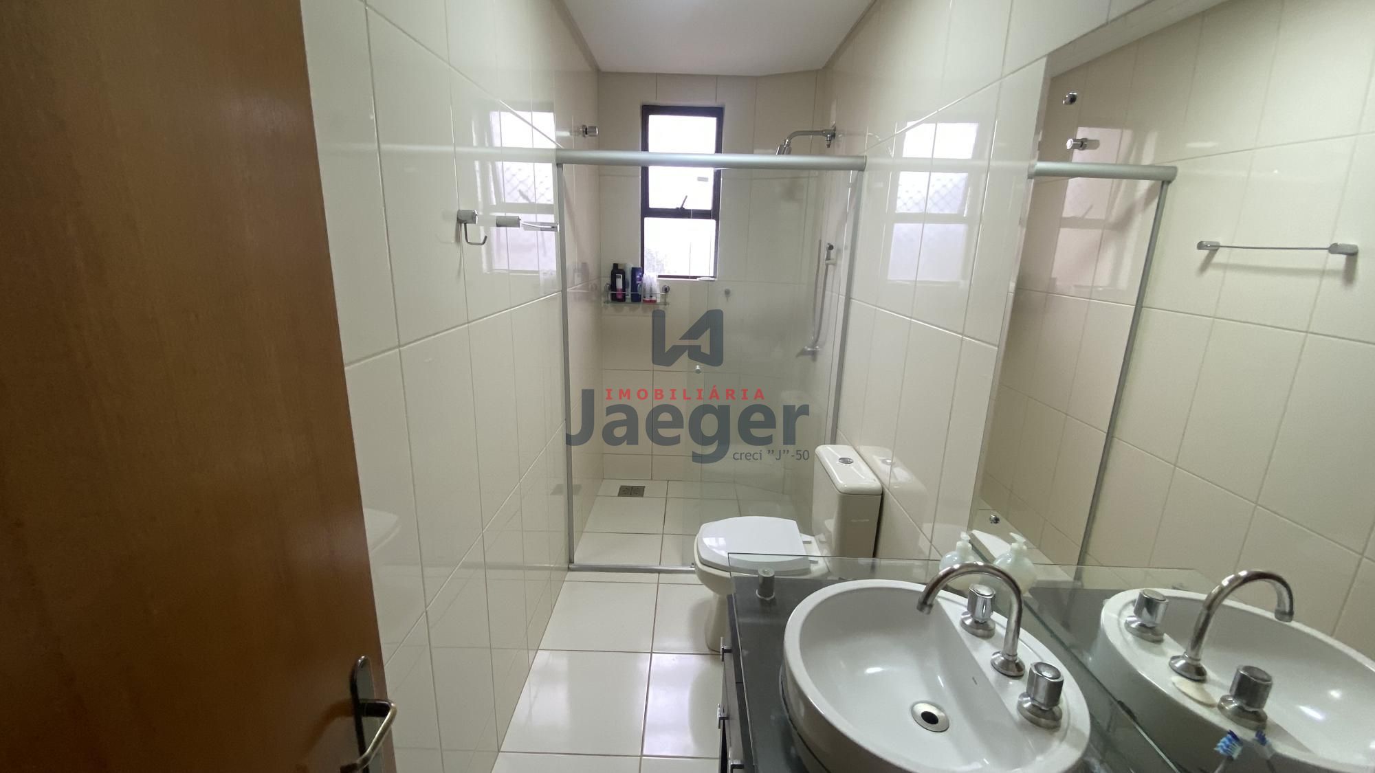 Apartamento à venda com 3 quartos, 226m² - Foto 28