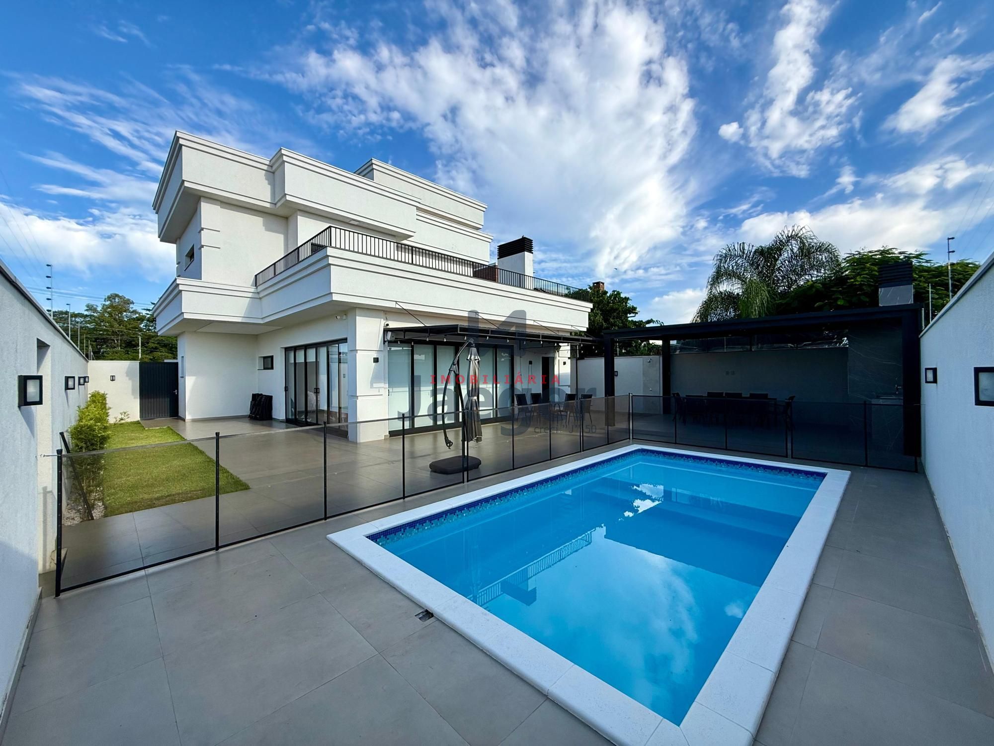 Casa, 3 quartos, 261 m² - Foto 1