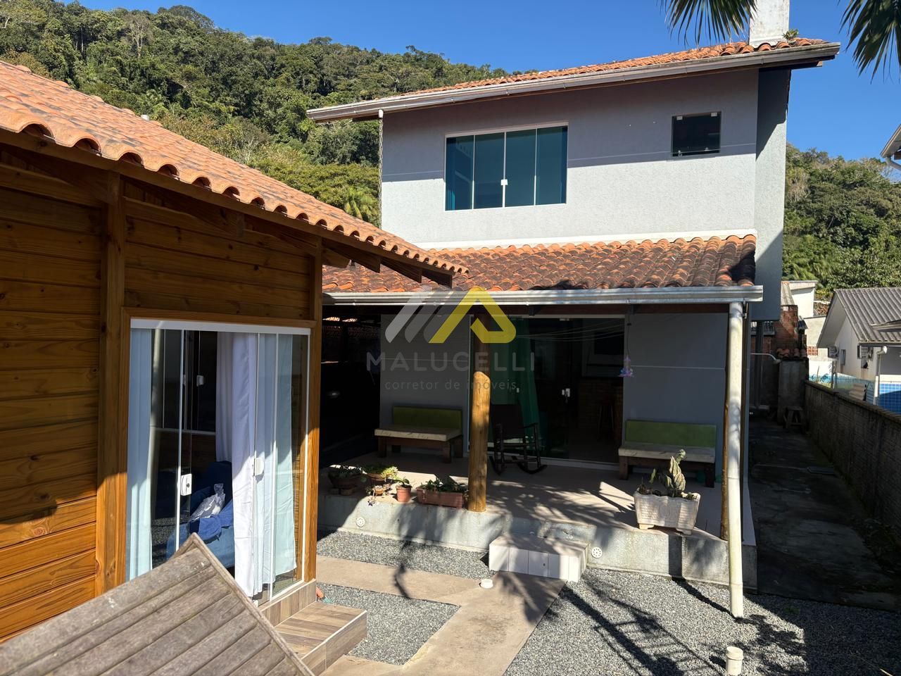 sobrados para comprar em guaratuba balcaieiras