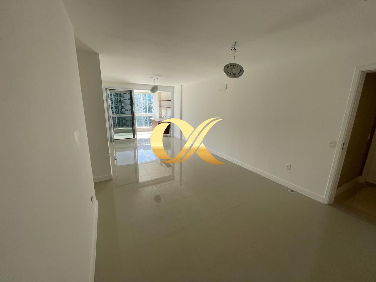 Apartamento à venda com 3 quartos, 110m² - Foto 2