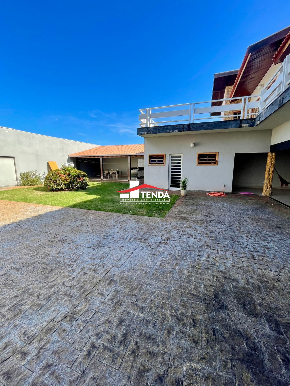 Casa para alugar com 5 quartos, 439m² - Foto 2