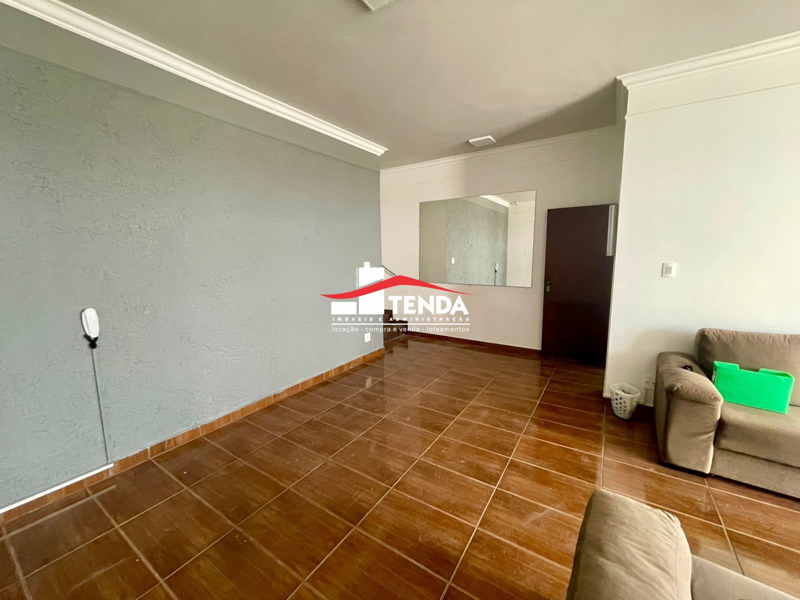 Casa para alugar com 3 quartos, 185m² - Foto 1