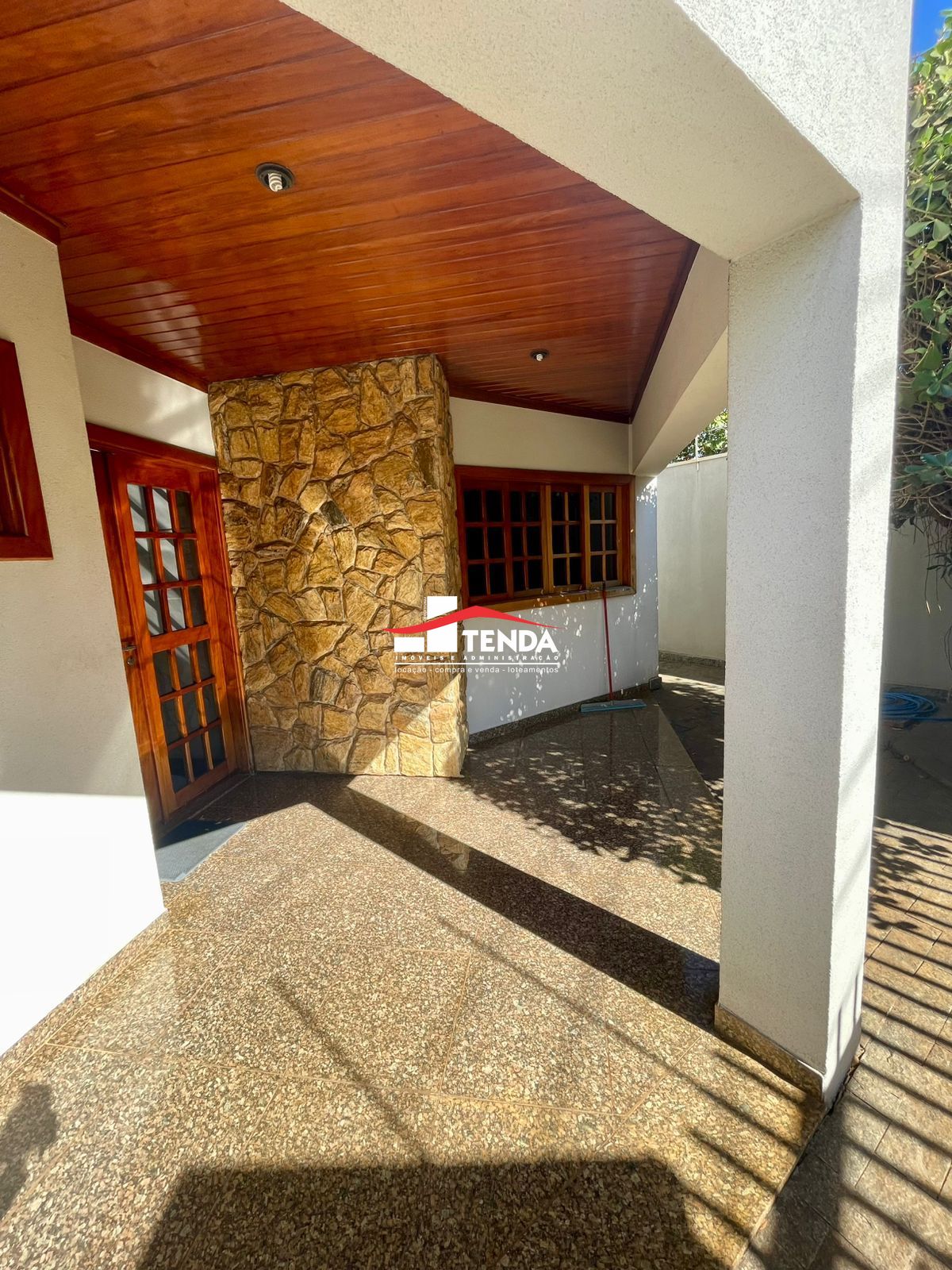 Casa para alugar com 5 quartos, 439m² - Foto 10