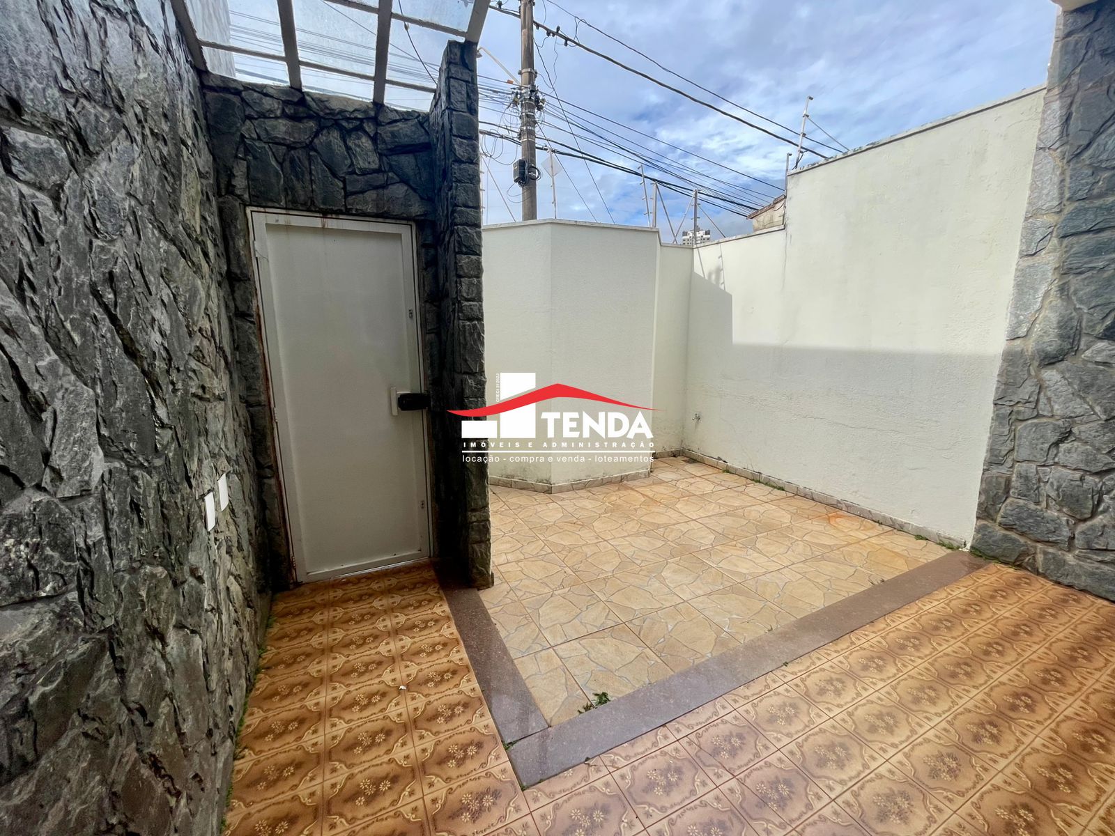 Casa para alugar com 3 quartos, 185m² - Foto 2