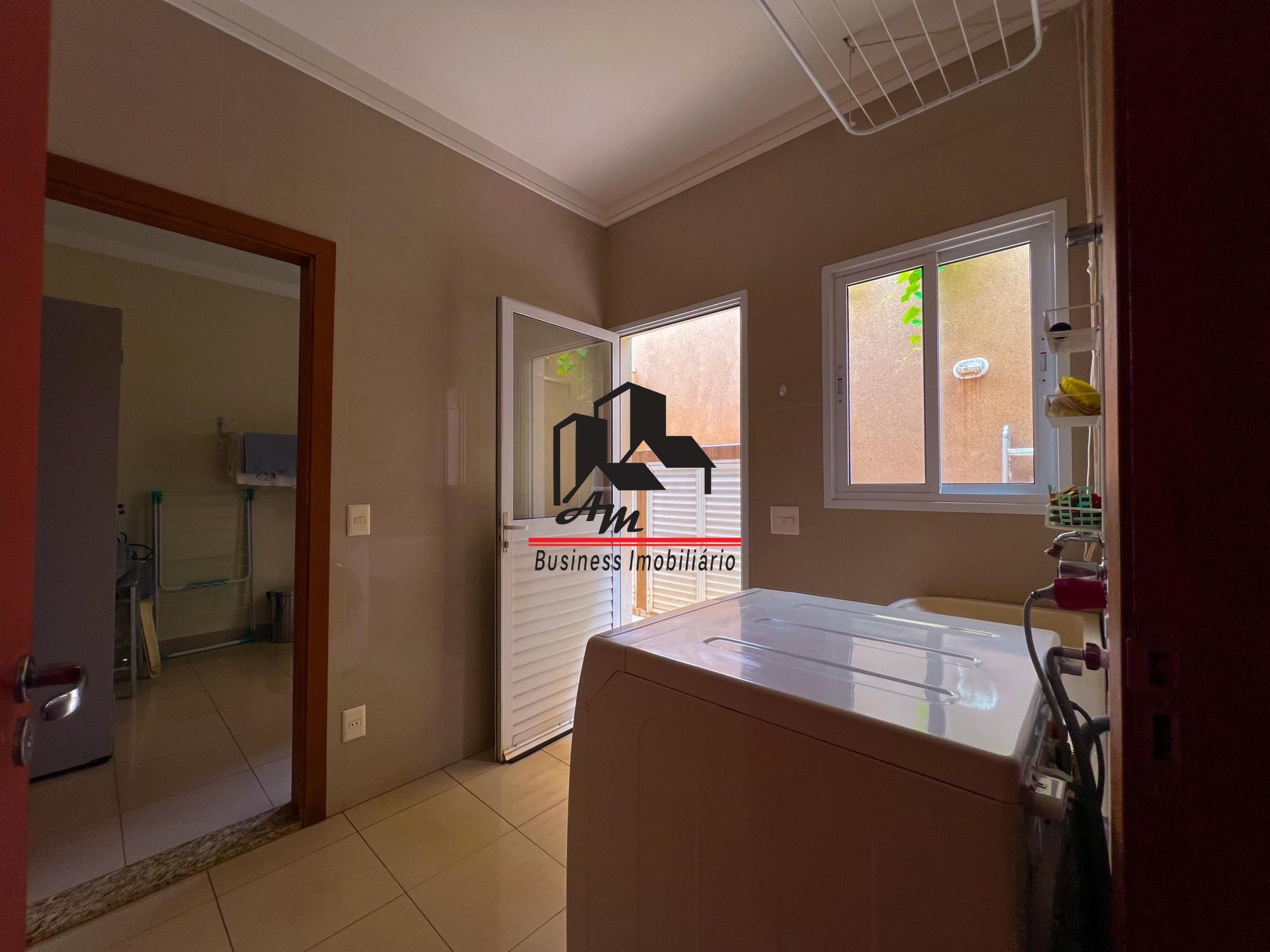 Casa de Condomínio com 3 quartos à venda, 250m² — foto 17 de 28