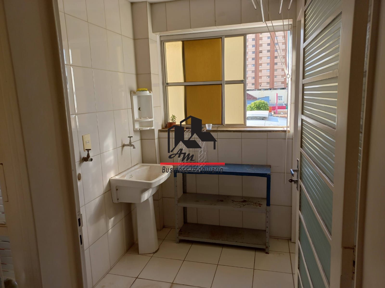 Apartamento com 2 quartos à venda, 70m² — foto 1 de 7