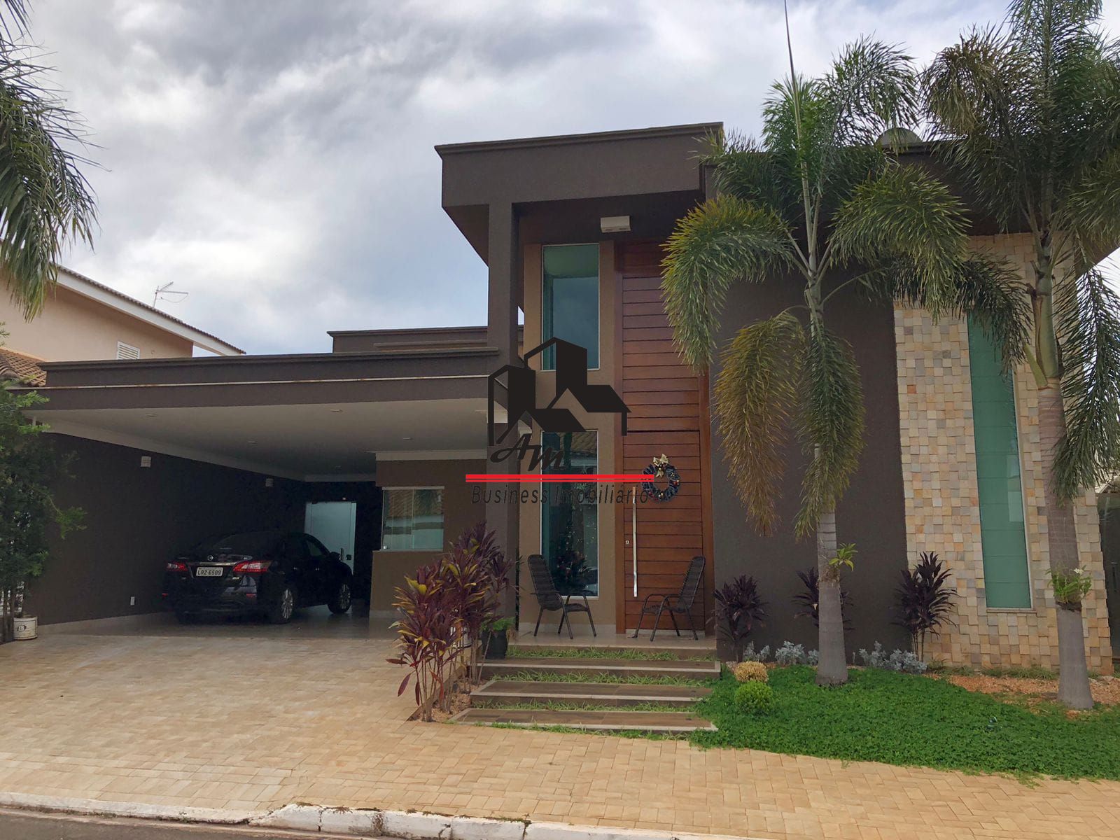 Casa de Condomínio com 5 quartos à venda, 360m² — foto 1 de 17