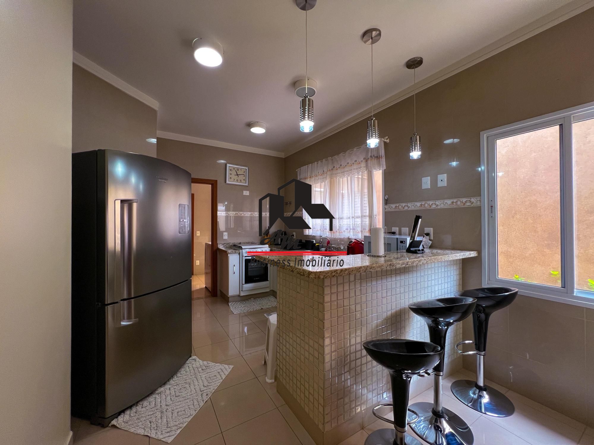 Casa de Condomínio com 3 quartos à venda, 250m² — foto 14 de 28