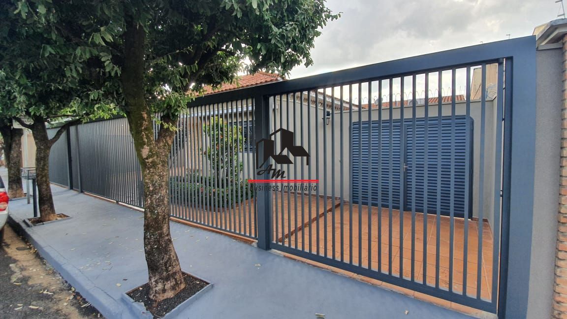 Casa com 4 quartos à venda, 184m² — foto 2 de 30