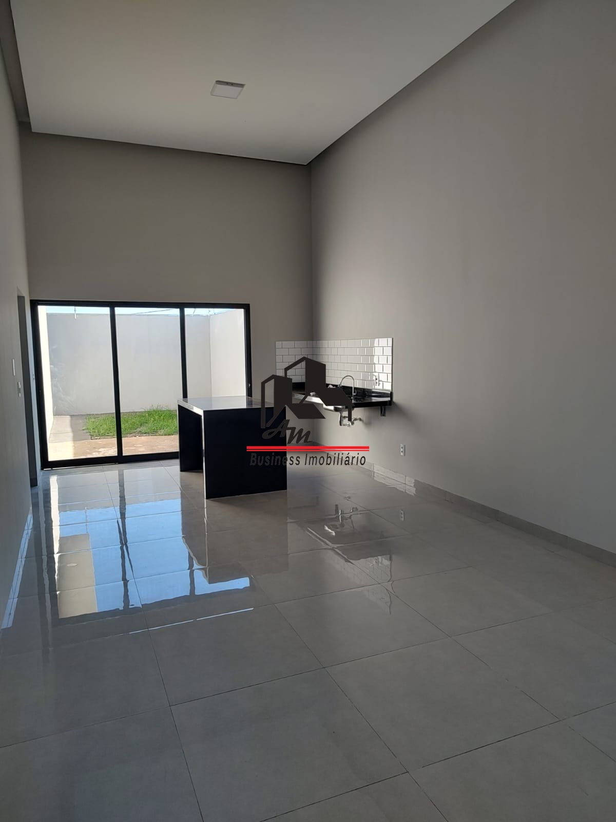 Casa com 3 quartos à venda, 85m² — foto 1 de 14